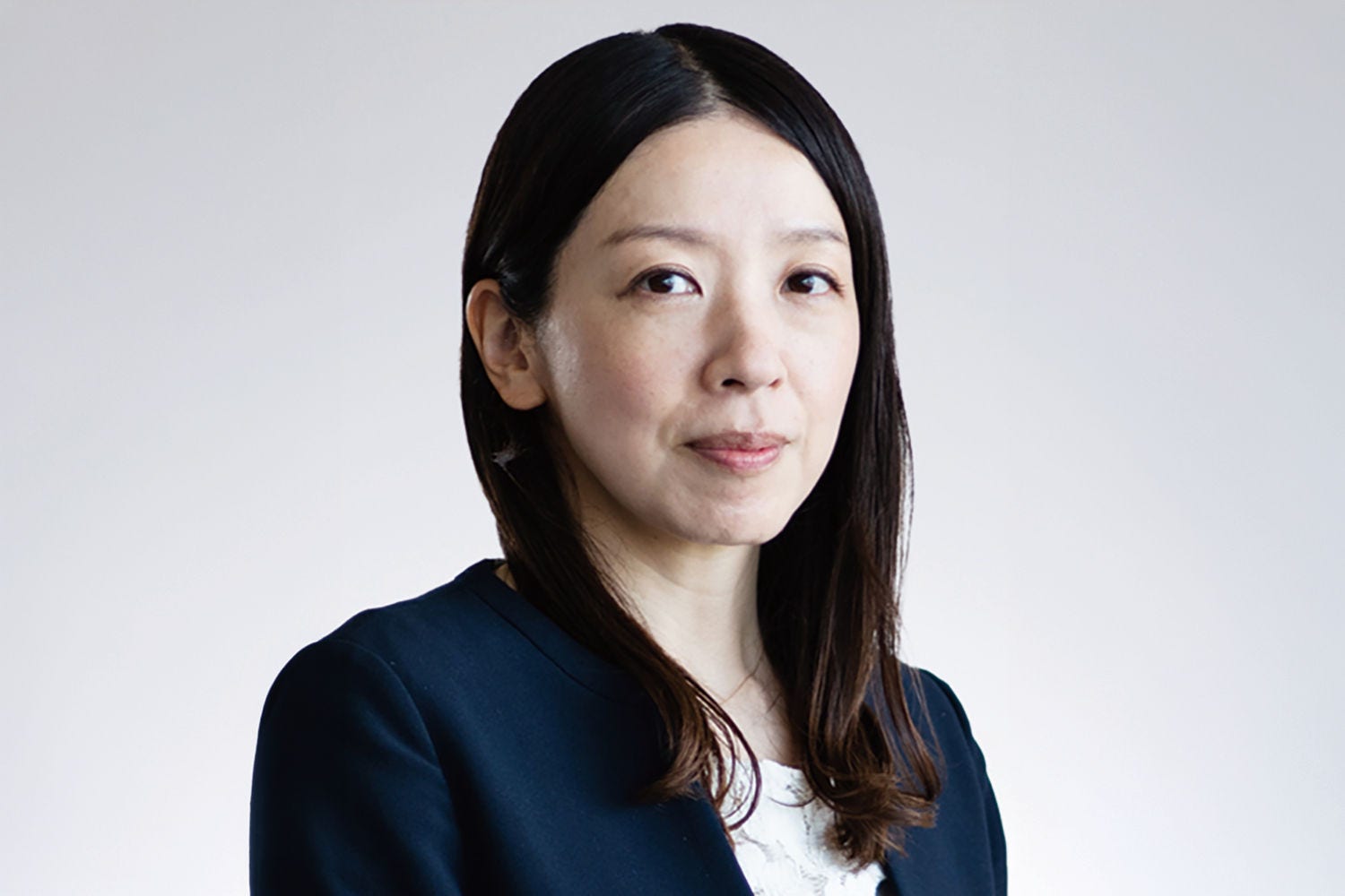 水上 絵里（Senior Manager, Czech）