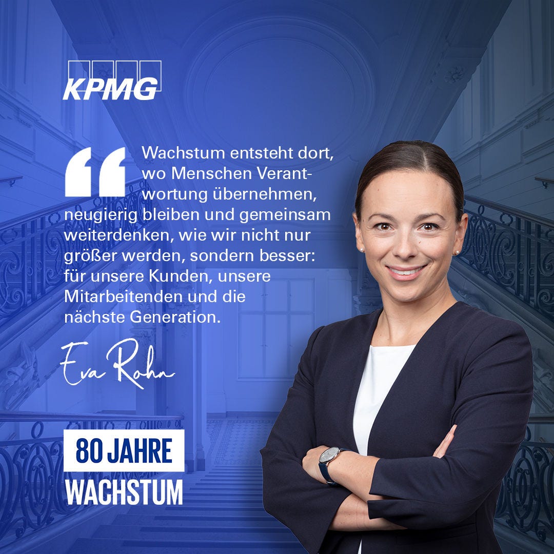 Frau mit verschränkten Armen, Zitat; „80 Jahre Wachstum“, Corporate-Blau